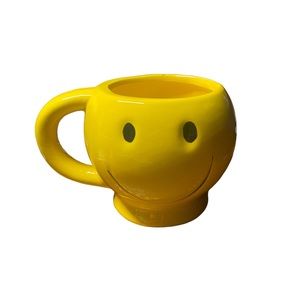 Pair Smiley face 1980s vintage ceramic mug. Color in great condition.